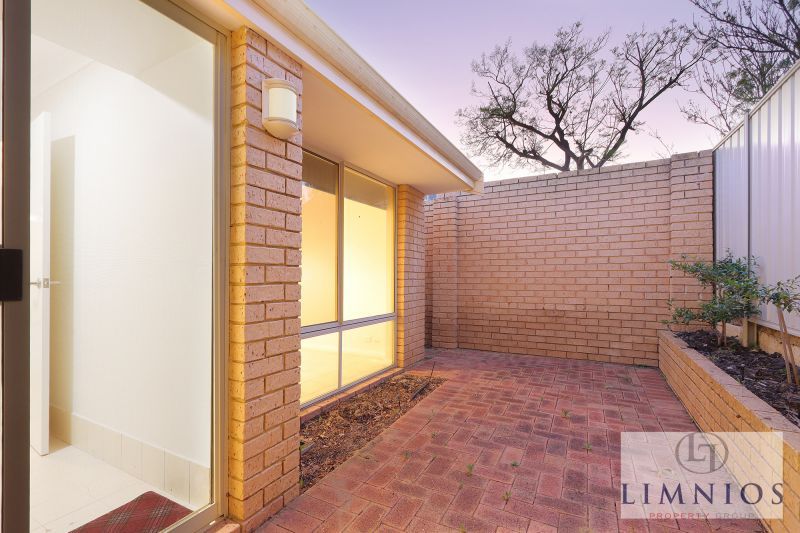 Street Front Home In Quiet Cul - De - Sac