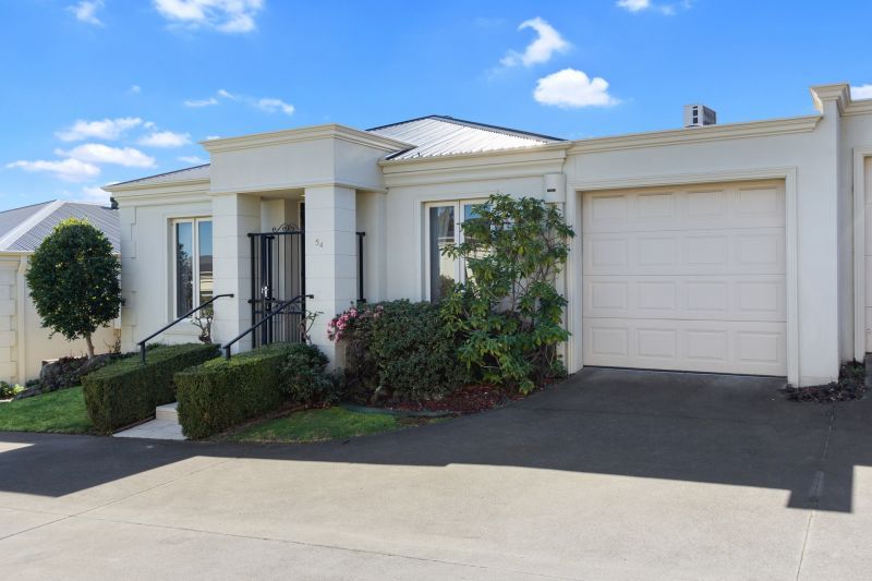 Discover comfortable retirement living at Cameron Close Village