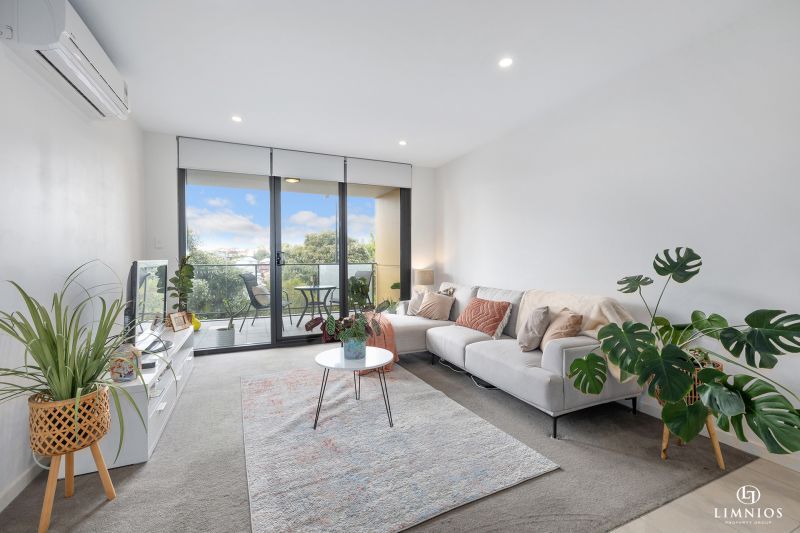 Exquisite Modern Living, Impressive with Great View!