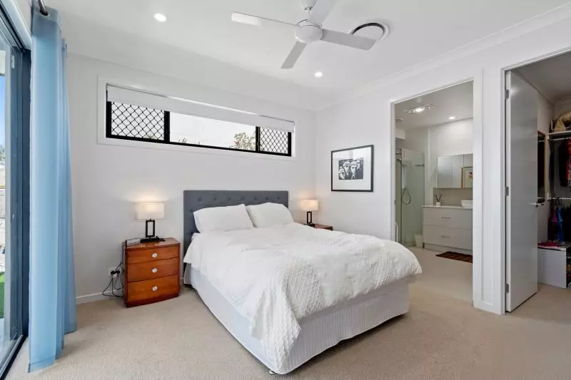 Attention Travel Enthusiasts!