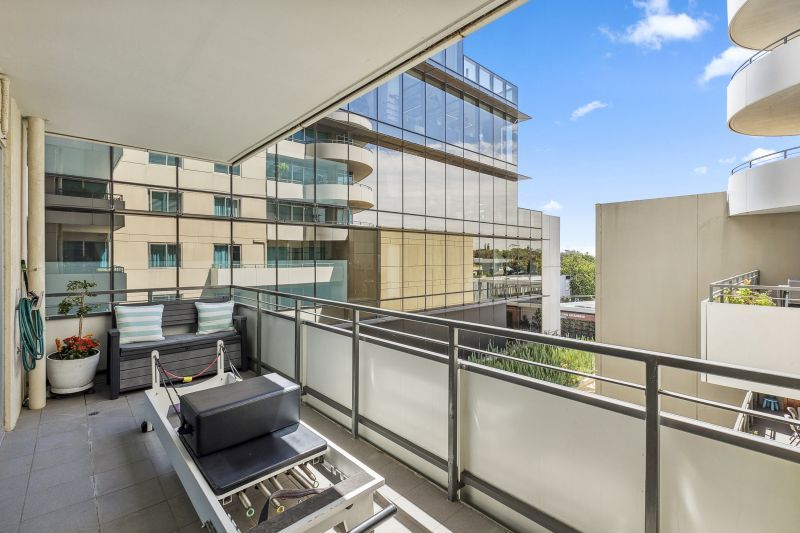 Spacious, north-facing 2-bedroom apartment!