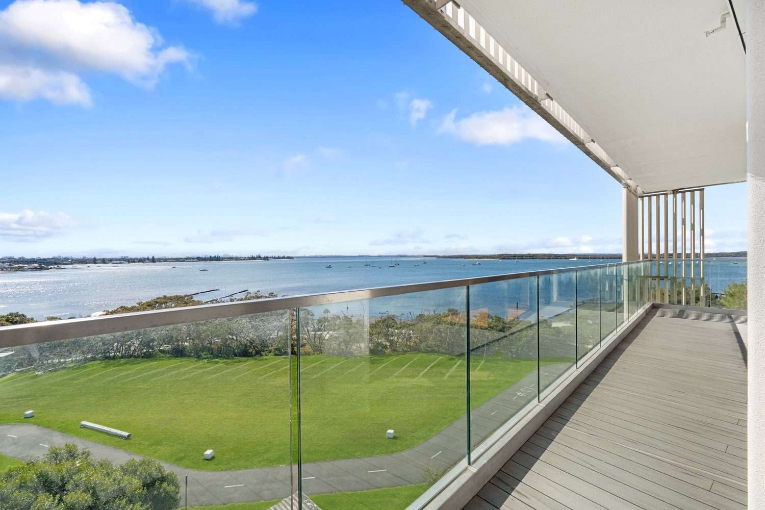 Generous Three-Bedroom Apartment with Sophisticated Bayside View