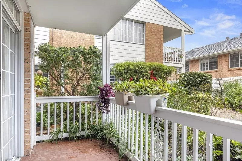Elegant, open plan unit featuring a sunny north facing terrace