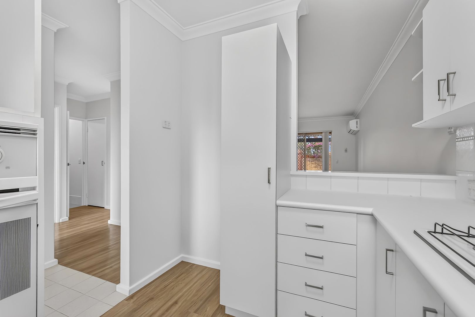 Light-filled corner villa ready to enjoy