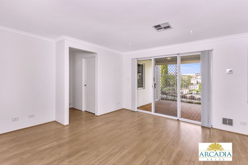 ARCADIA WATERS MADDINGTON - Dress to Impress...