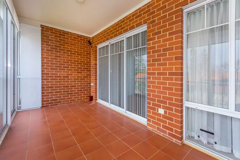 Beautifully appointed east facing apartment