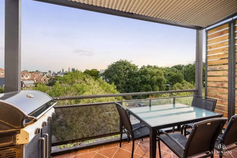 Top Floor with City Vistas!