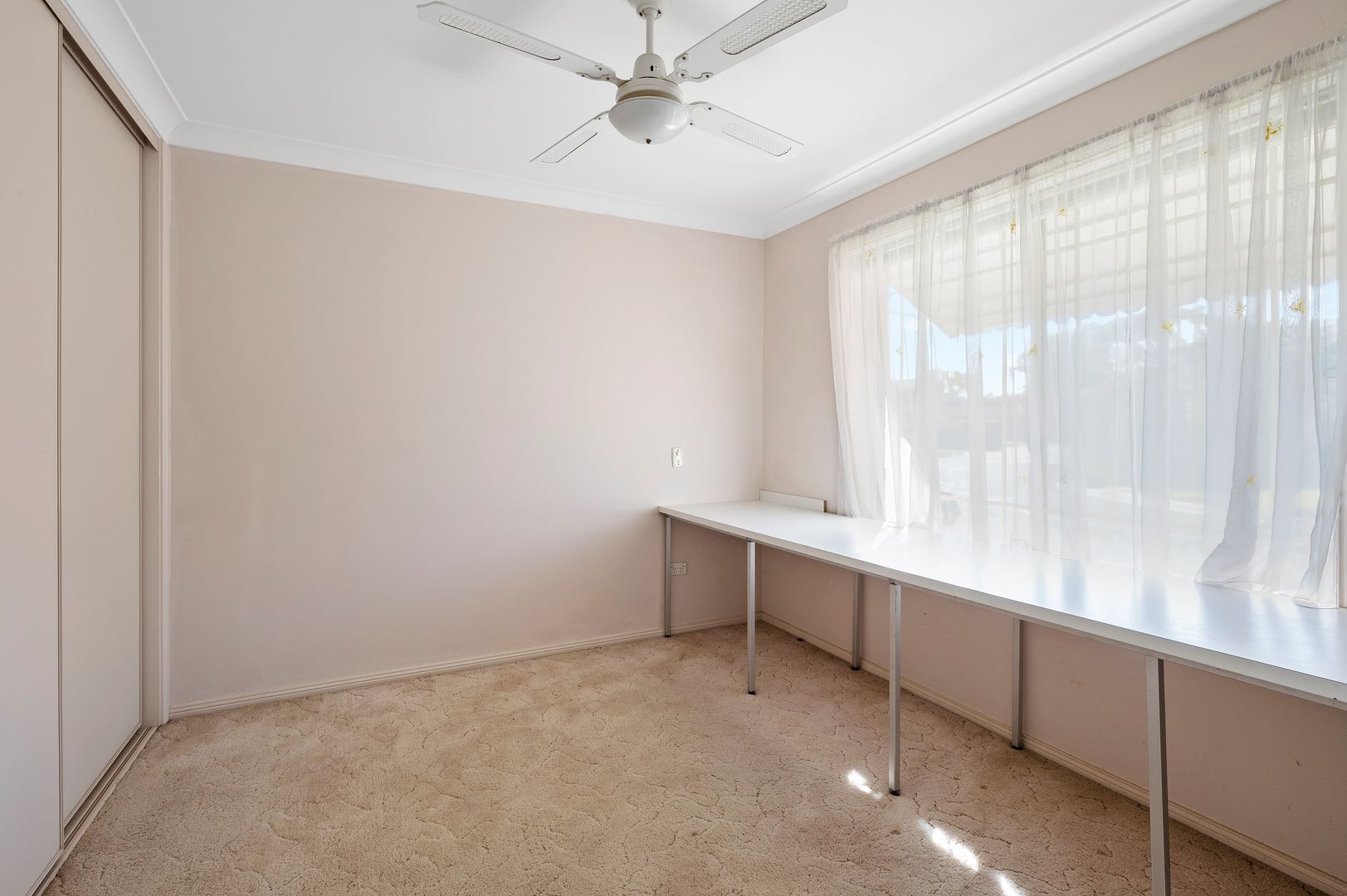 Ground floor Unit With Garage in Excellent Position