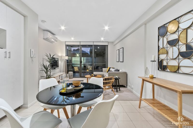 Resort Lifestyle On The City Fringe!