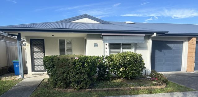 Lovely 2 Bedroom Home Close to the Country Club