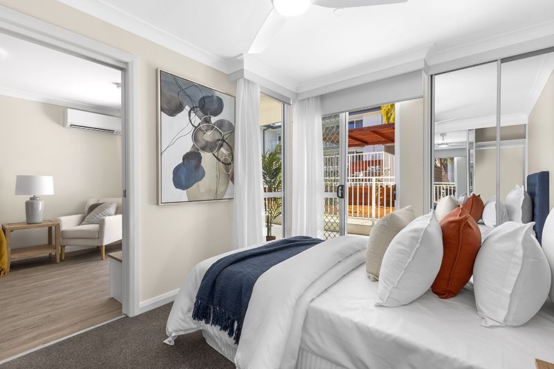 Beautifully renovated one bedroom serviced apartment with separate bedroom and ensuite plus kitchenette and terrace next to the pool area.