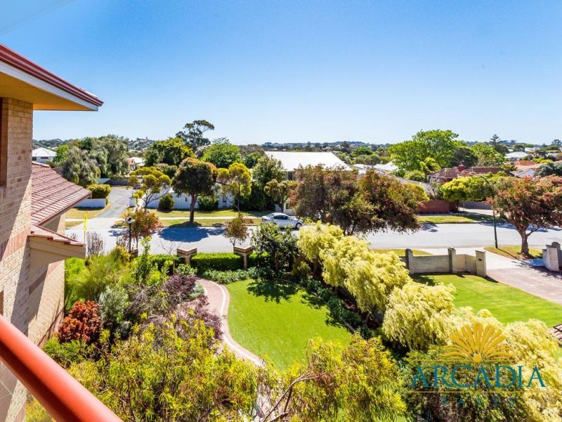 Arcadia Waters Bicton - Views, Views & More Views...