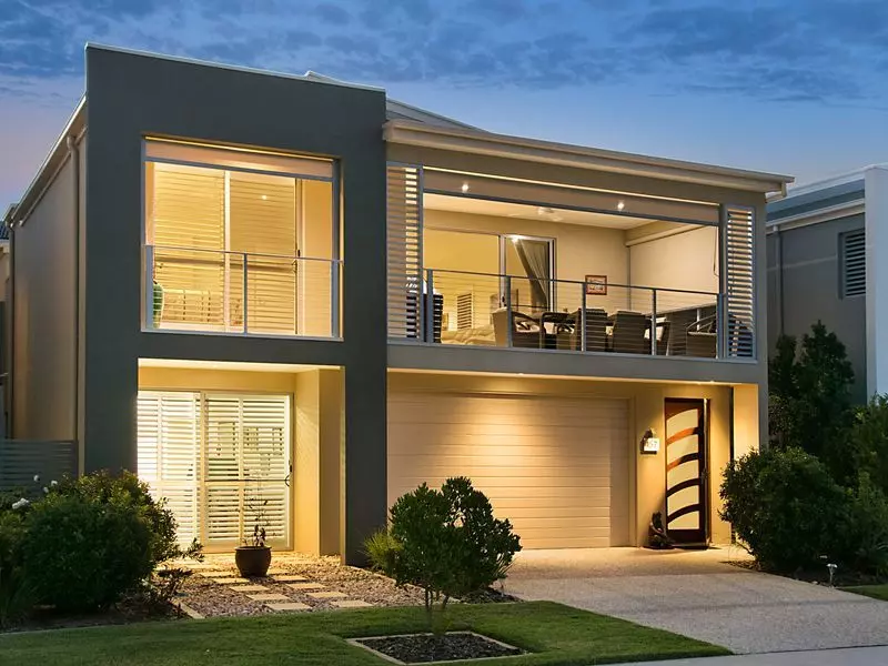 Luxury, Landing living