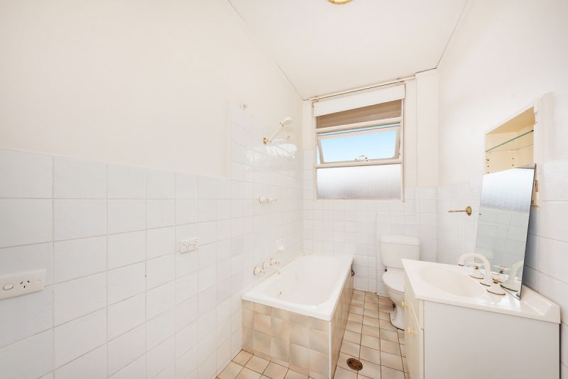 Light Filled Delight & with amazing View.