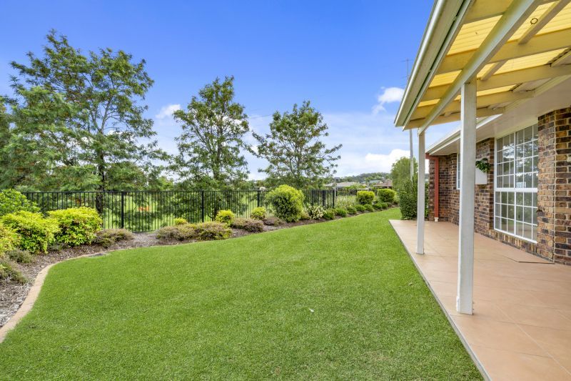 Stunning refurbished villa with Golf Course Views