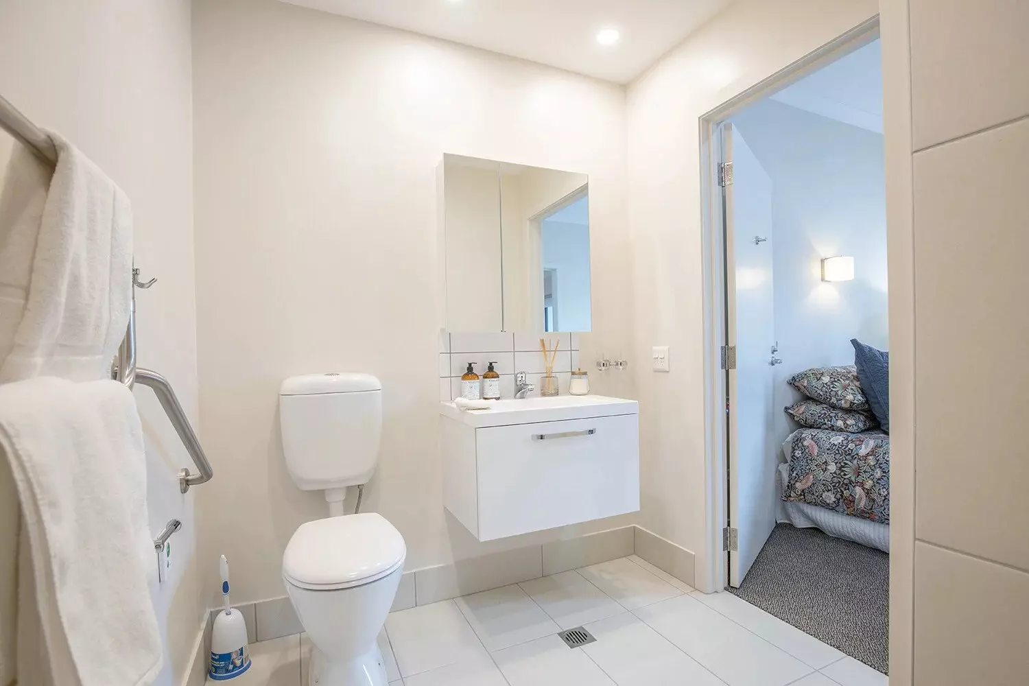 Top-Floor Garden View Apartment