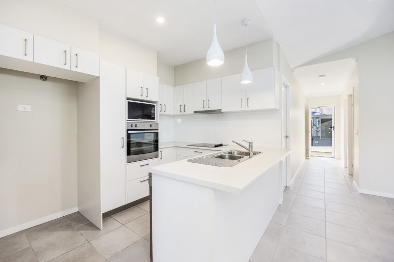 Modern Retreat with Alfresco Living!