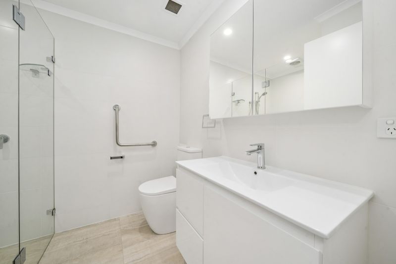 Rare supersized one bedroom apartment!