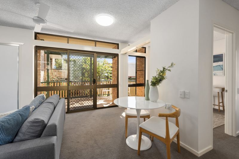 Available now! 1-bedroom plus study villa in perfect location!