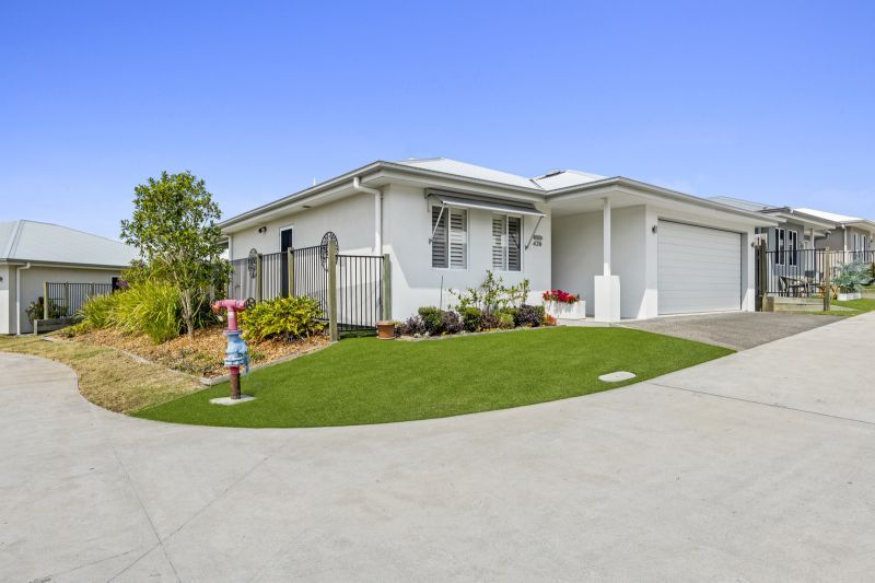 Inviting Corner Haven – Spacious Alfresco