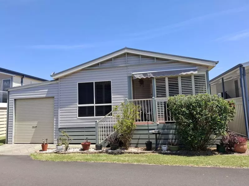 jettys by the lake - site 251