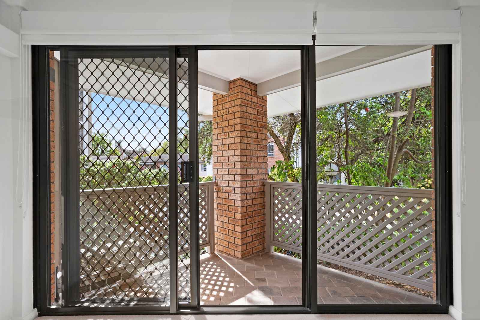 Sun-drenched serviced apartment with everyday support