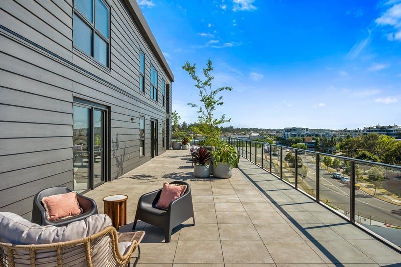 Expansive Penthouse with wrap around Balcony