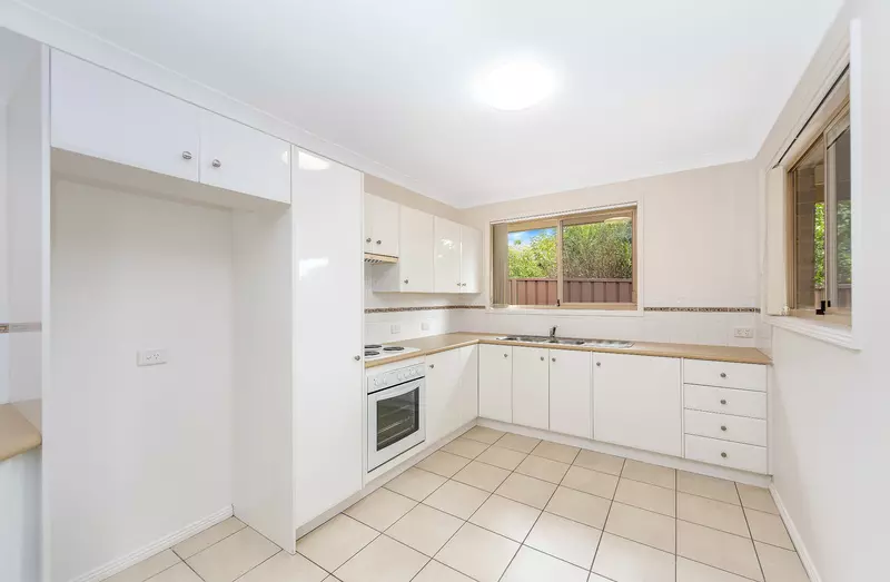 Spacious Open Plan Villa with Garage and Sunny Patio