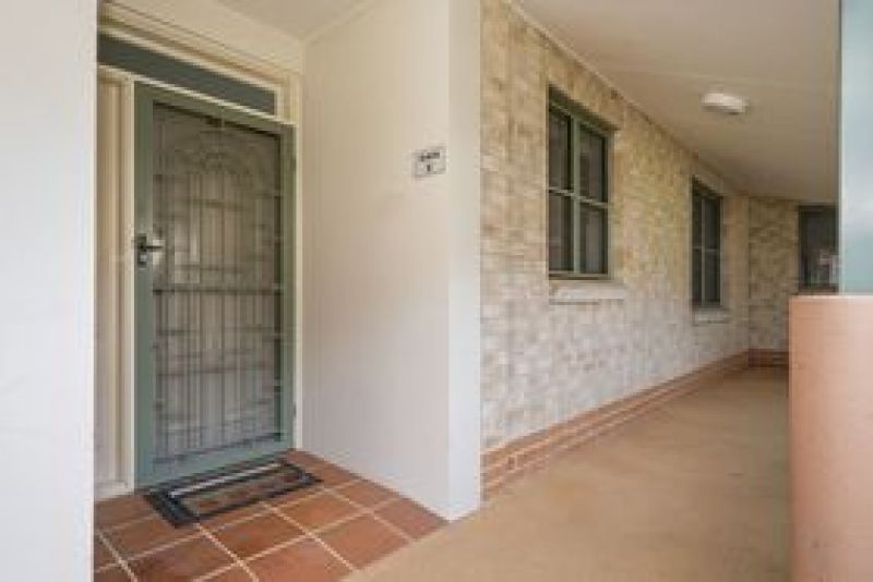 North facing, easy Ground-Level Living with Garden Views