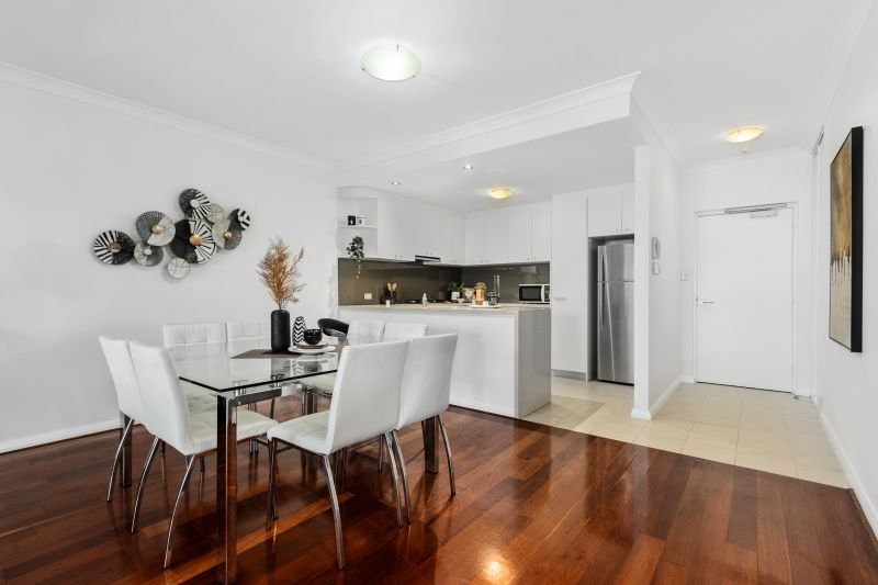 Light & Bright Living, Refurbished... See it to Believe it!!