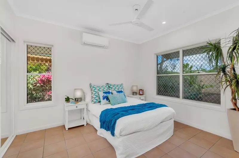 Great sized villa with fully enclosed private patio