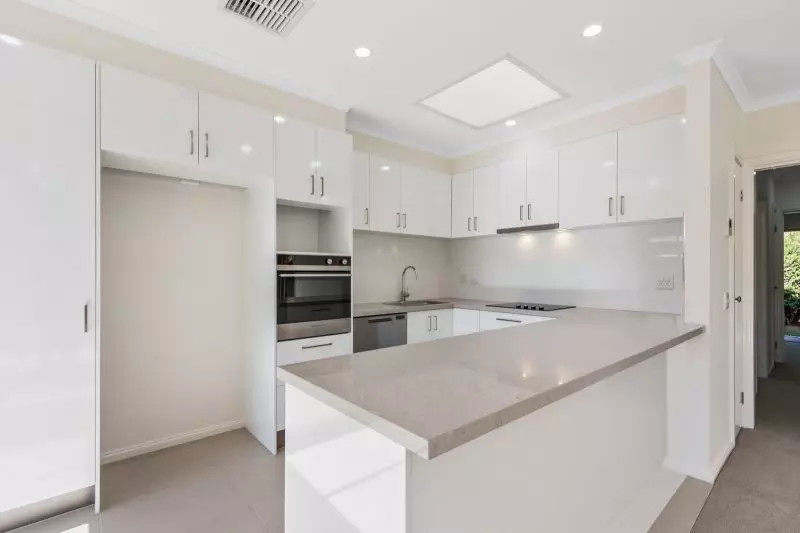 Lovely 2-bedroom villa with beautiful, landscaped gardens