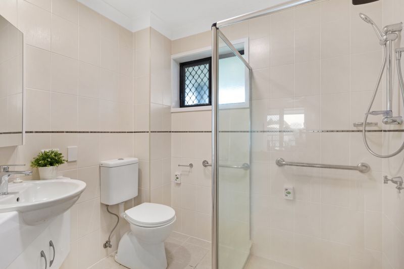 North-facing ground floor studio apartment with ocean view