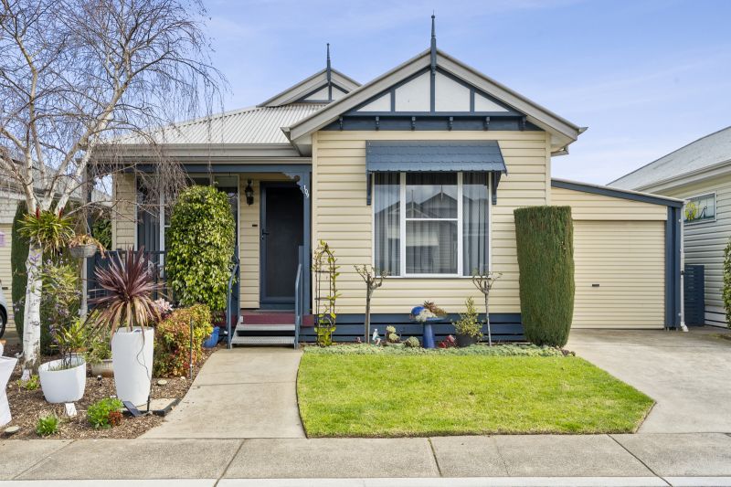 Beautifully Updated Modern Retreat