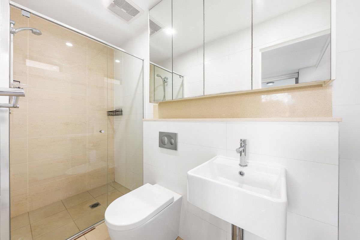 Spacious Open Plan living. This apartment has an excellent layout. Quiet location.