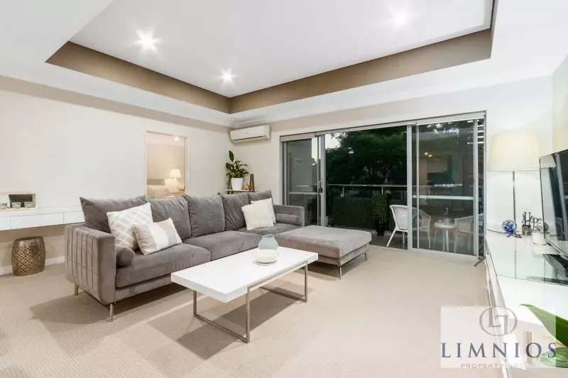 Super spacious, lock and leave Urban living