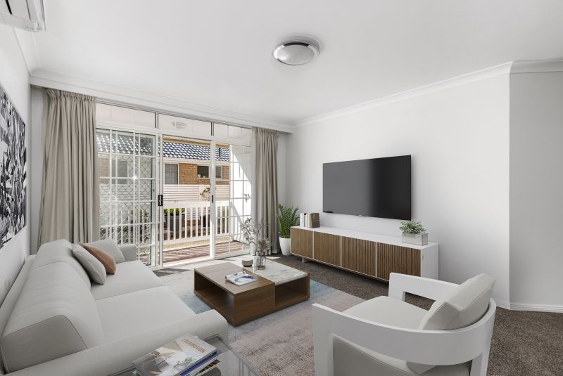 Perfectly maintained ground floor unit, with just a stroll to the main clubhouse and facilities