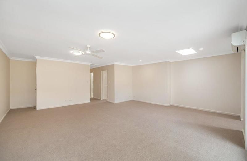 Refurbished, Modern Villa with Double Garage and Atrium
