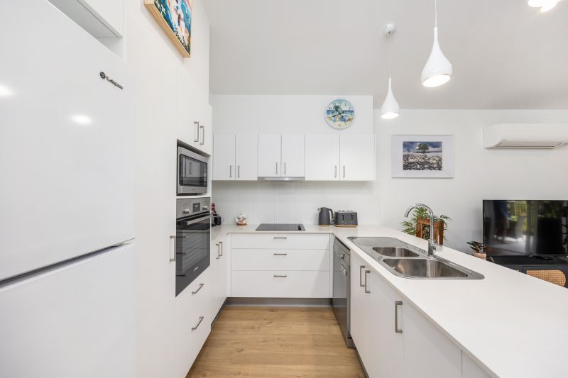 Modern Retreat with Private Alfresco Outlook