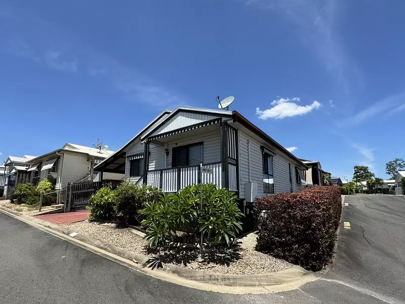 Neat & Tidy over 50’s living - GREENBANK GARDENS