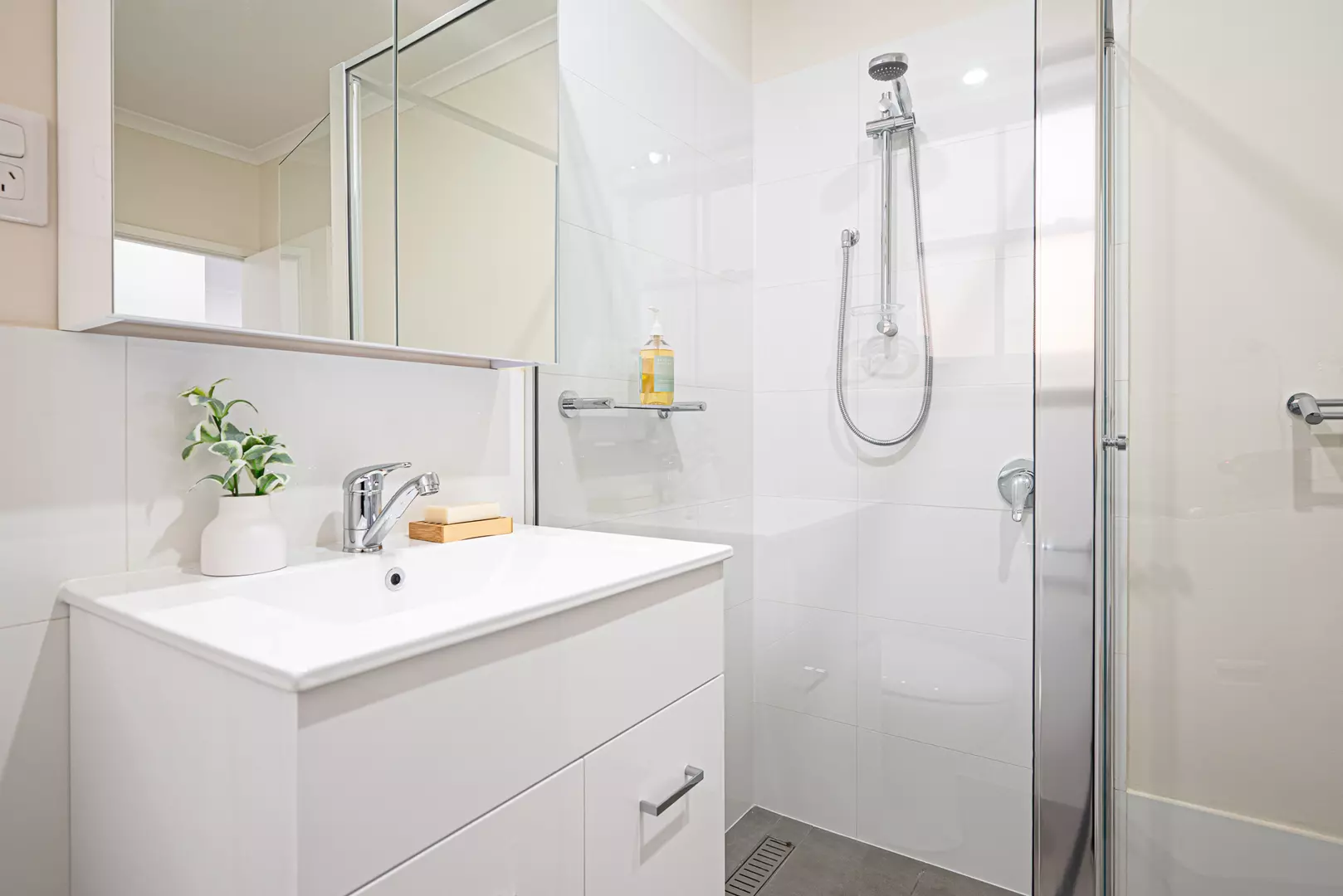 Are you aged 65 years or older and no longer working full time? Discover your independent retirement living beachside bliss at Hove