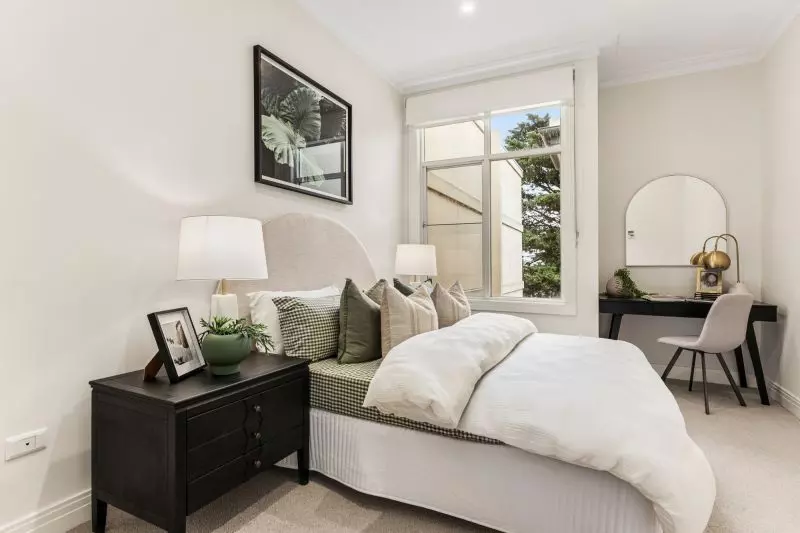 Stylish west-facing two-bedroom apartment!