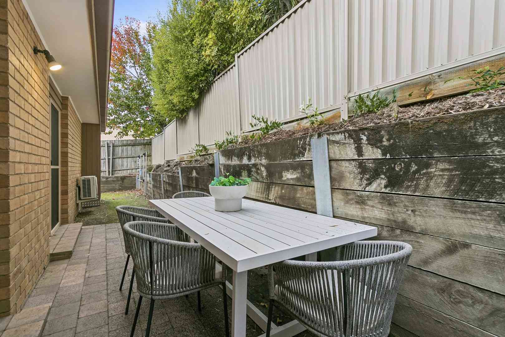 Beautifully refurbished 2-bed plus study villa