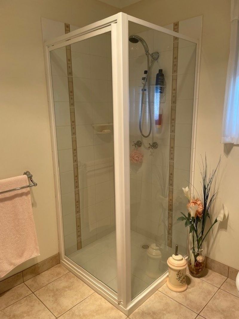 Quiet Court Location, just move in!