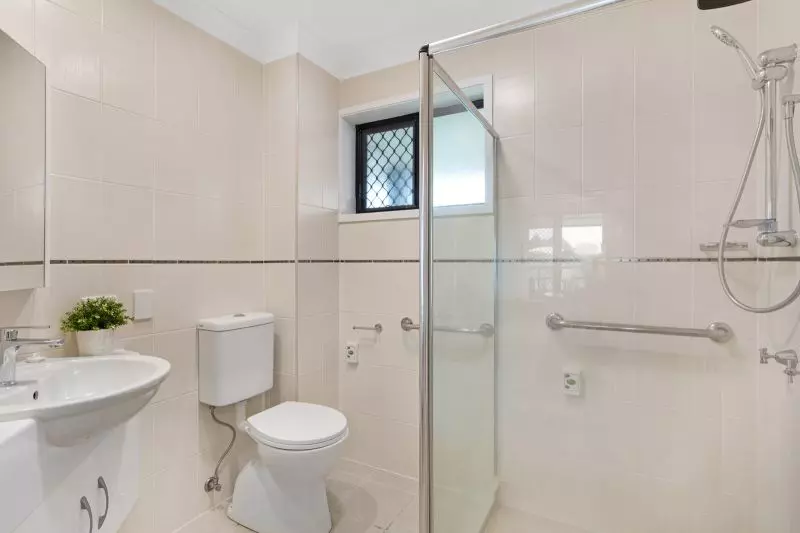 North-facing ground floor studio apartment with ocean view