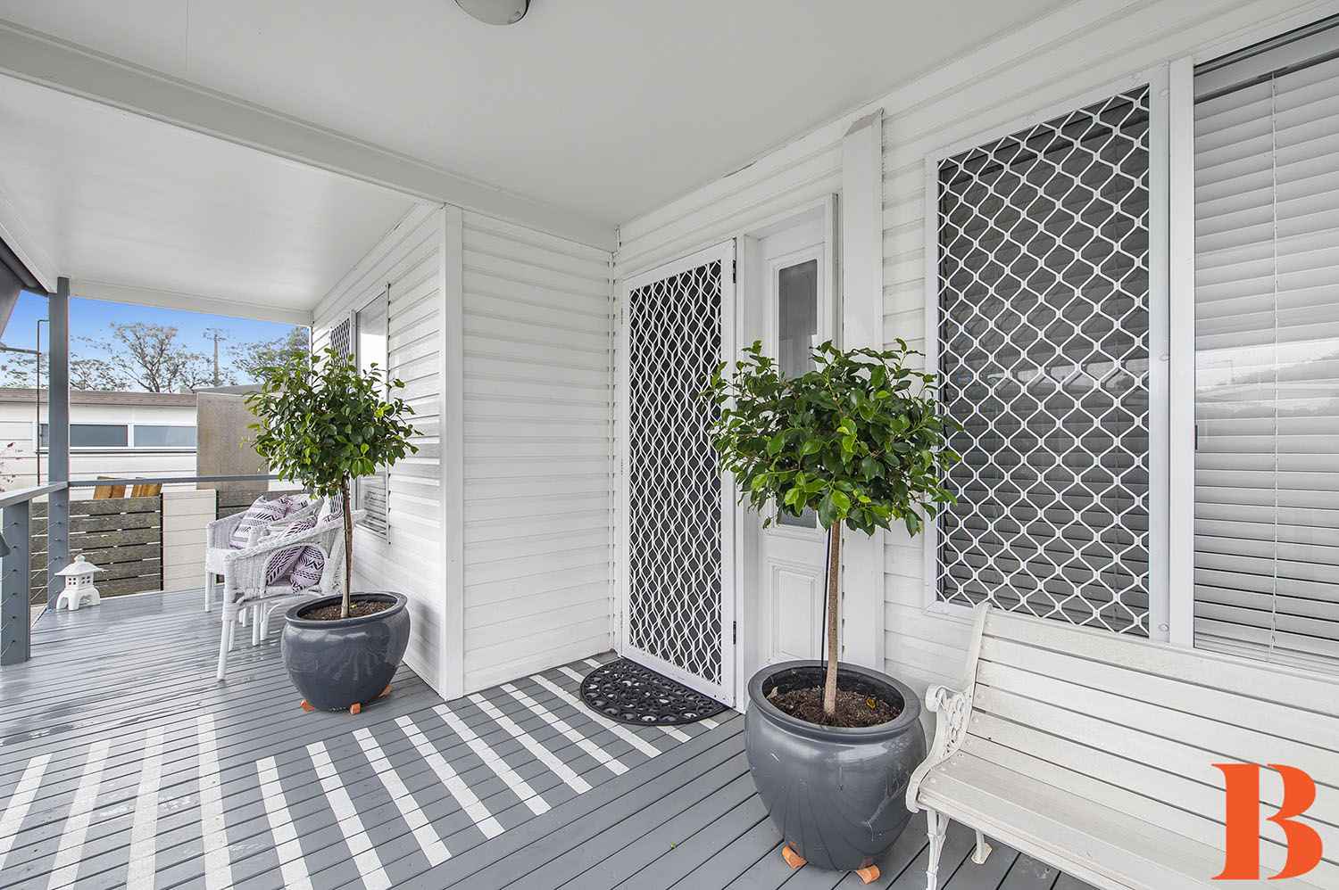 Minutes walk to Coles, Medical and Pharmacy - Beaut Presentation - Quiet Neighbourhood in over 50's Community