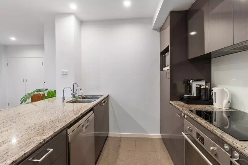 Top Floor Apartment With Views!