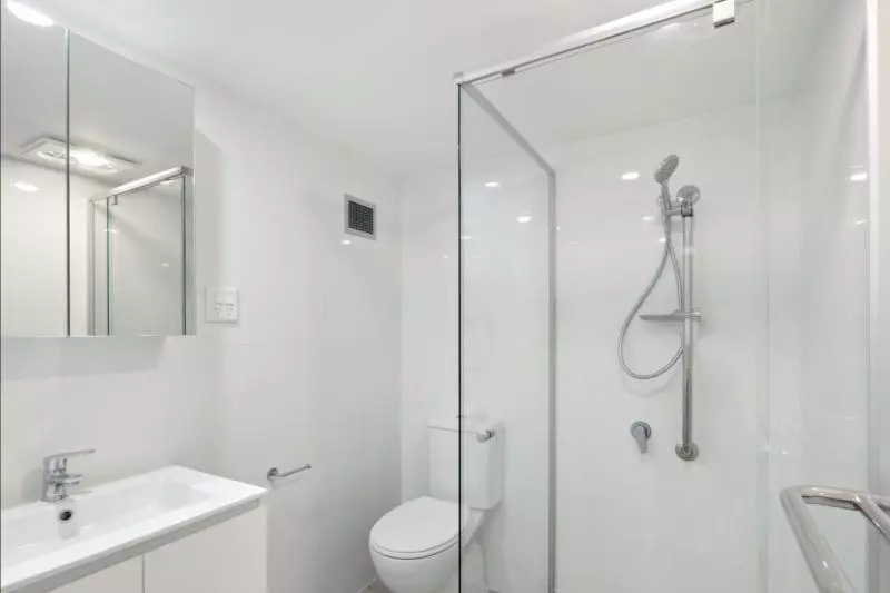 Serene top-floor one-bedroom apartment