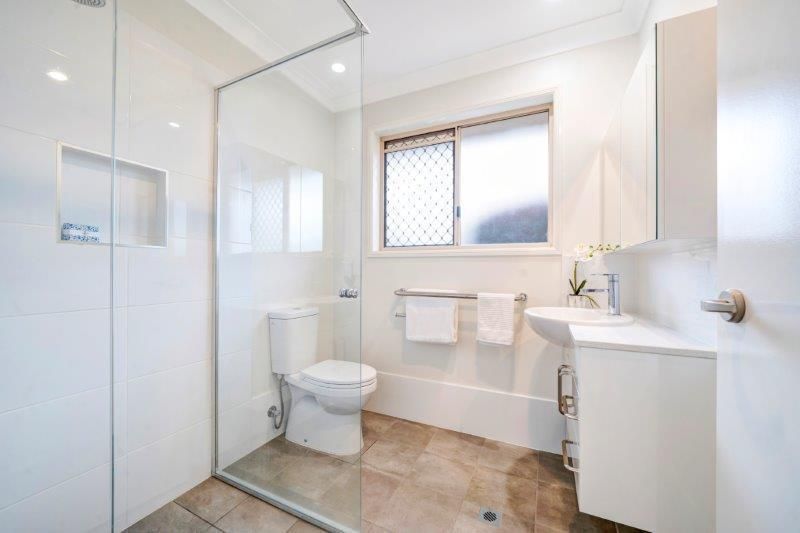 Spacious and stylish unit in prime location