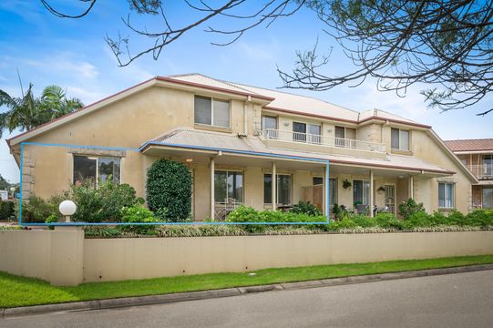 Exceptional Ground Floor unit with great floorplan!